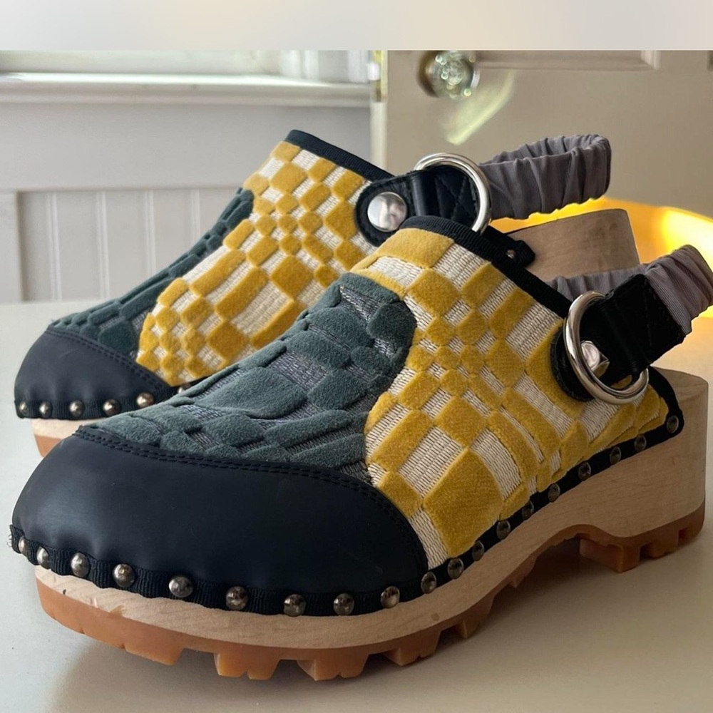 Women’s Brain Dead clogs